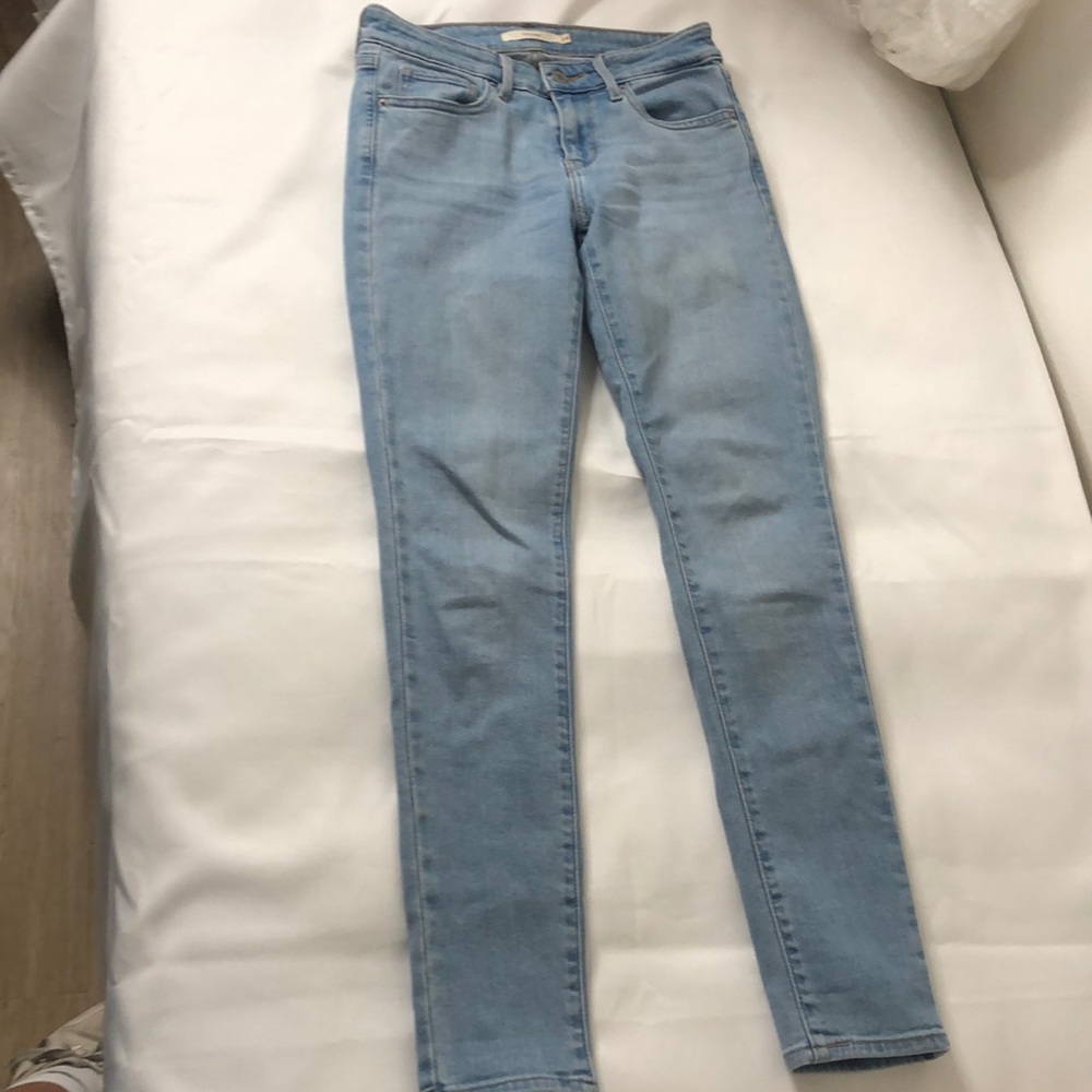 Levi’s light wash skinny jeans